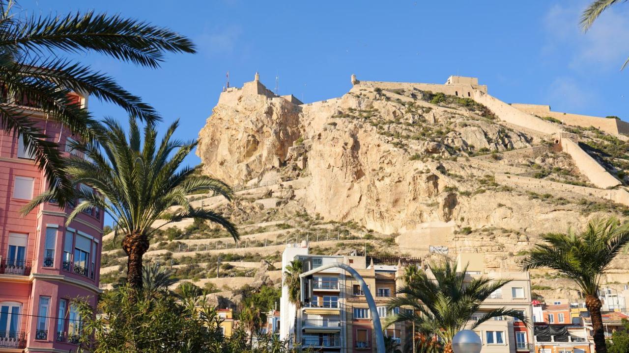 Stylish & Spacious Family Apartment Near Beach & Vibrant Historic Market Alicante Exterior foto