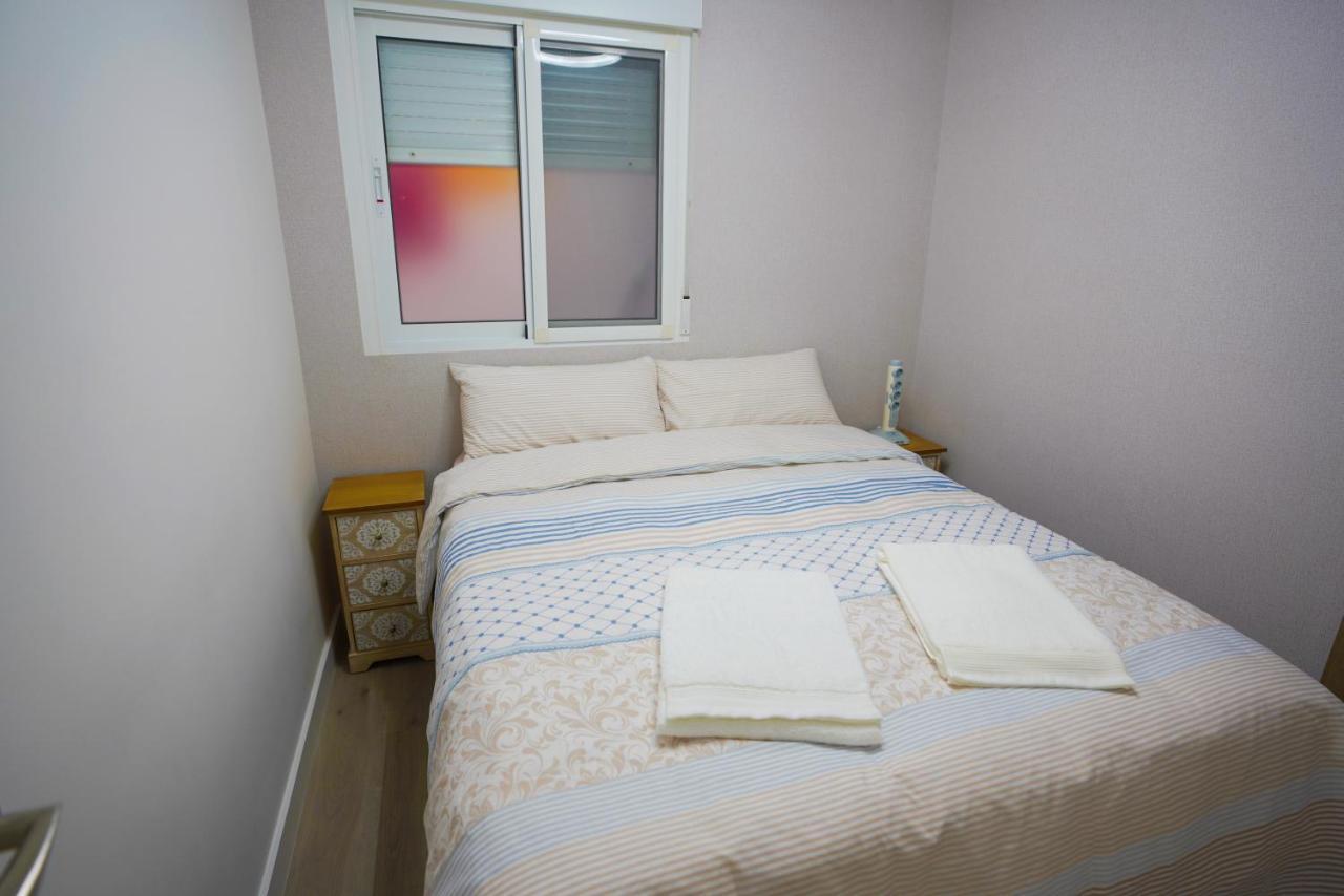 Stylish & Spacious Family Apartment Near Beach & Vibrant Historic Market Alicante Exterior foto